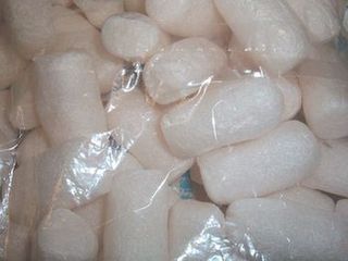 800px-Styrofoam_peanuts_in_bag.jpg